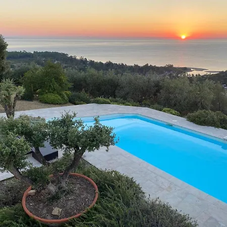 Luxueuse 6 Chambres Avec Piscine Chauffée , Vue Mer , Plage 3 Mn Villa