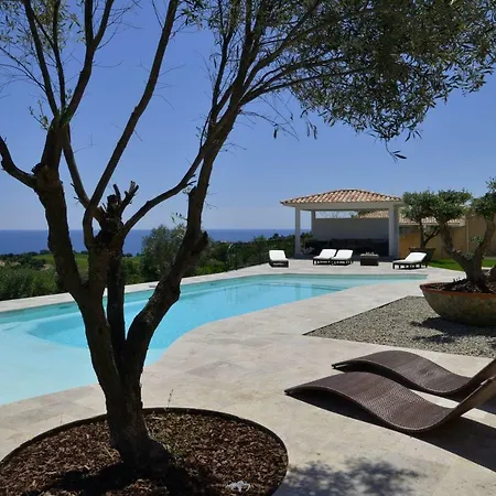 Luxueuse 6 Chambres Avec Piscine Chauffée , Vue Mer , Plage 3 Mn * Sari-Solenzara
