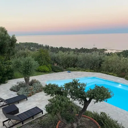 Villa Luxueuse 6 Chambres Avec Piscine Chauffee , Vue Mer , Plage 3 Mn Sari-Solenzara