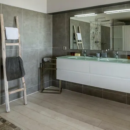 Luxueuse 6 Chambres Avec Piscine Chauffee , Vue Mer , Plage 3 Mn Villa Sari-Solenzara